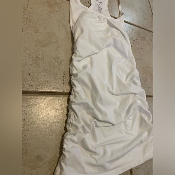 💙 Kismet White Ribbed Ruched Side Racerback Tank Top - Size S/P - Picture 6 of 8